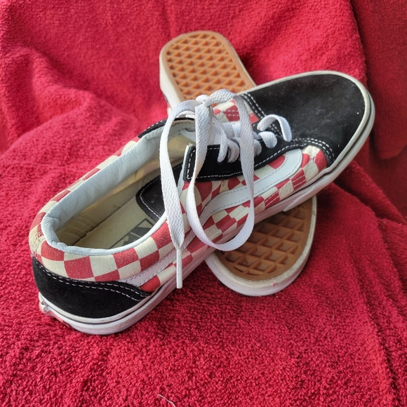 Vans - Picture 2 of 4